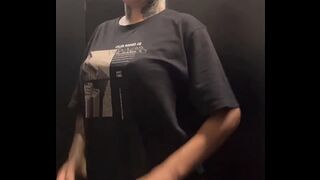 I got so horny at the gym training! I ended up going to the bathroom to eat and cum nicely!