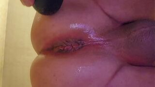 Amateur anal plug penetration